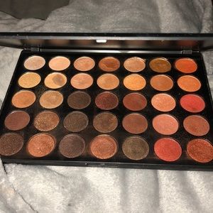 Selling the Morphe Shimmer palette